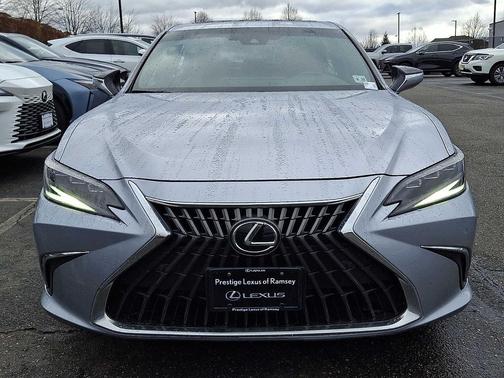 2023 Lexus ES 300h Base