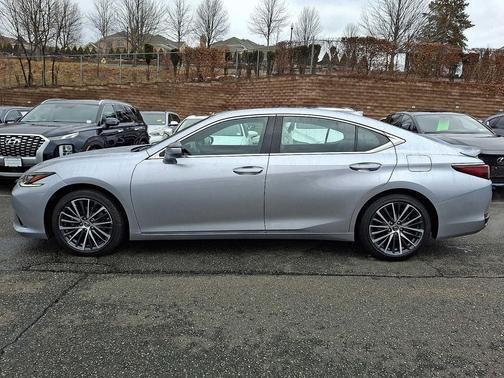 2023 Lexus ES 300h Base