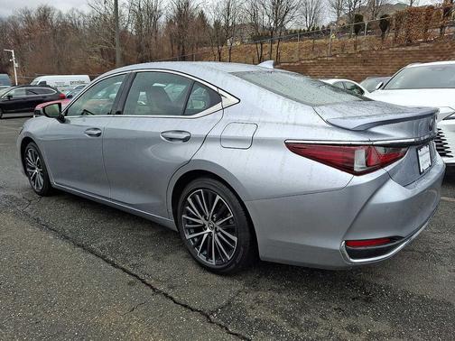 2023 Lexus ES 300h Base