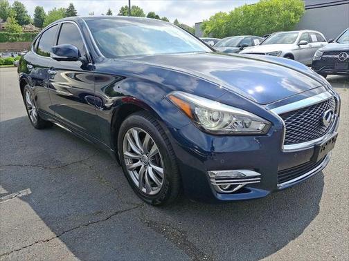 2018 INFINITI Q70 3.7X LUXE