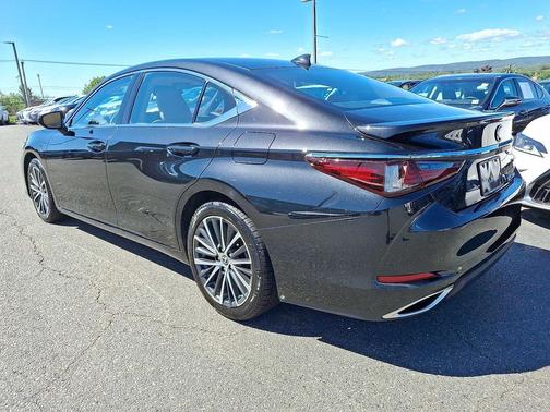 2022 Lexus ES 350 Base