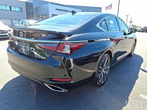 2022 Lexus ES 350 Base