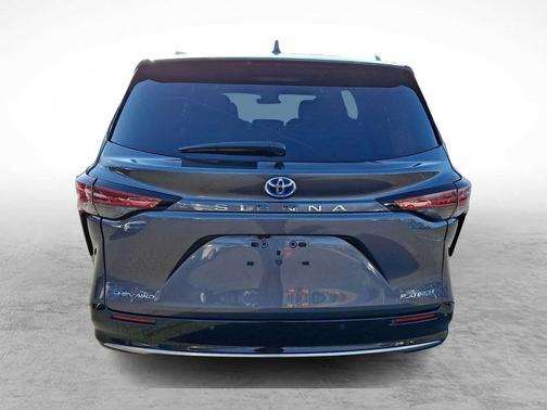 2025 Toyota Sienna Platinum