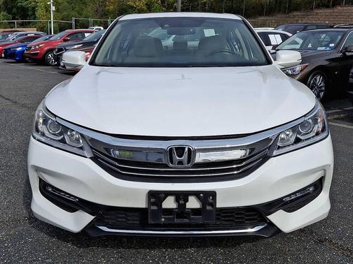 2017 Honda Accord EX-L w/Navigation & Honda Sensing