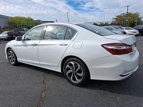 2017 Honda Accord EX-L w/Navigation & Honda Sensing