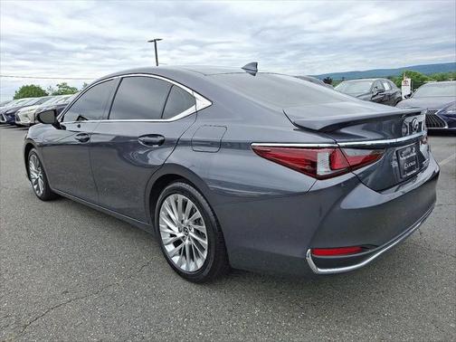2023 Lexus ES 300h Ultra Luxury