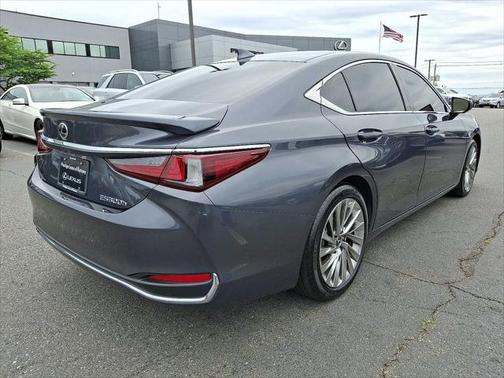 2023 Lexus ES 300h Ultra Luxury