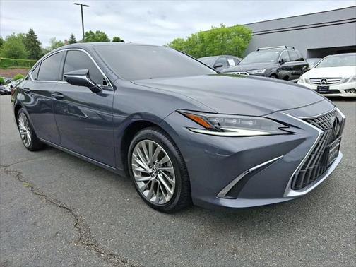 2023 Lexus ES 300h Ultra Luxury