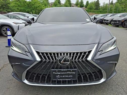 2023 Lexus ES 300h Ultra Luxury