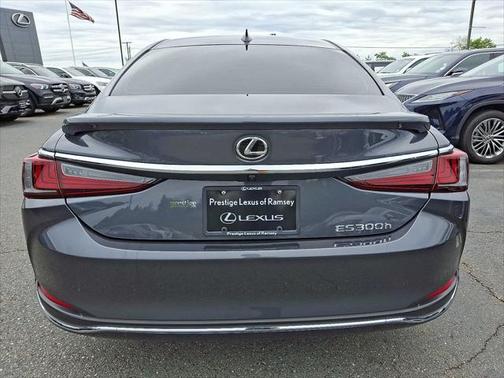 2023 Lexus ES 300h Ultra Luxury