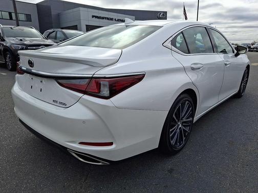 2023 Lexus ES 350 Base