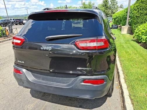 2016 Jeep Cherokee Sport