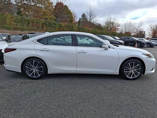 2023 Lexus ES 350 Base