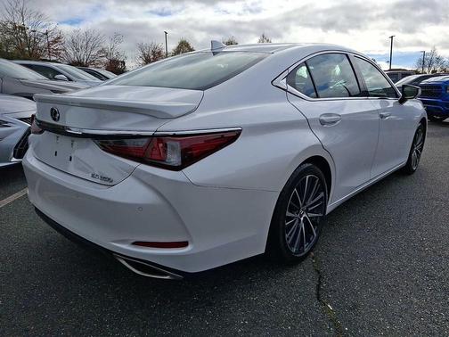 2023 Lexus ES 350 Base