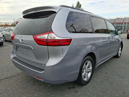 2016 Toyota Sienna LE