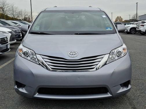 2016 Toyota Sienna LE