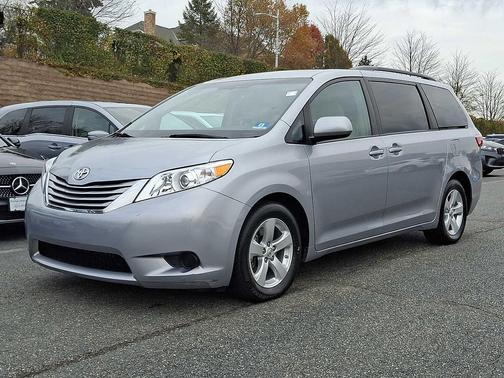 2016 Toyota Sienna LE