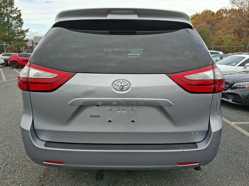 2016 Toyota Sienna LE