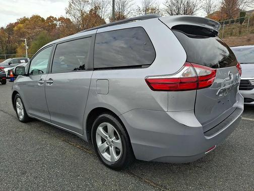 2016 Toyota Sienna LE