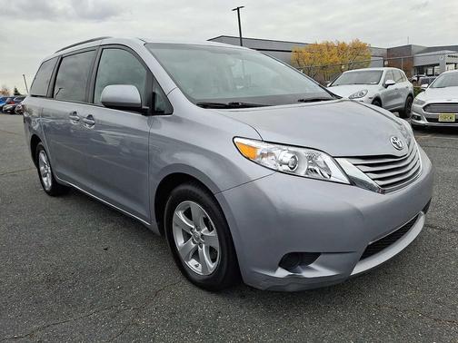 2016 Toyota Sienna LE