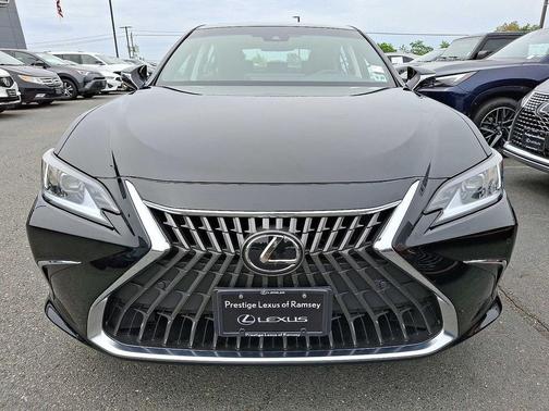 2022 Lexus ES 350 Base