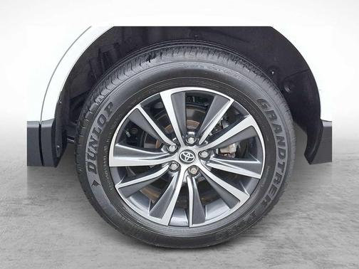 Wind Chill Pearl 2024 Toyota Venza LE