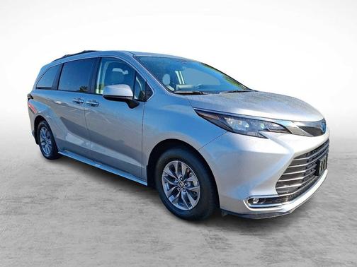 Celestial Silver Metallic 2024 Toyota Sienna XLE