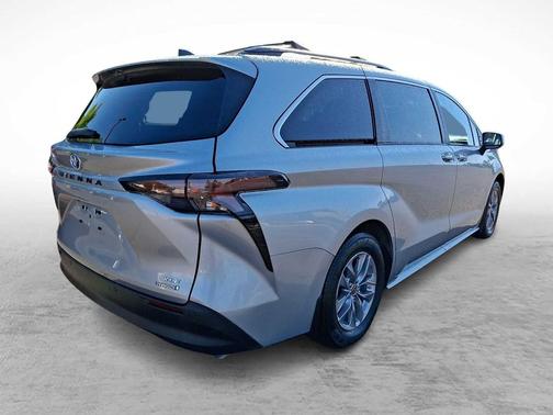 Celestial Silver Metallic 2024 Toyota Sienna XLE