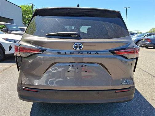 2021 Toyota Sienna XLE 8 Passenger