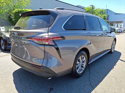 2021 Toyota Sienna XLE 8 Passenger