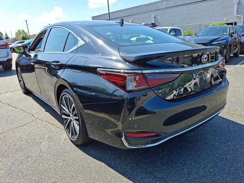 2023 Lexus ES 300h Base