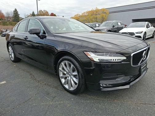2017 Volvo S90 T6 Momentum