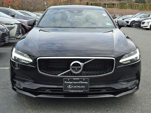 2017 Volvo S90 T6 Momentum