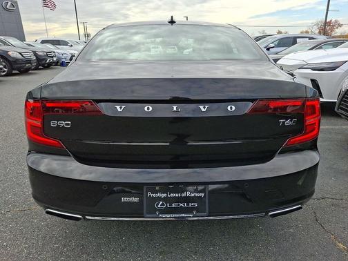 2017 Volvo S90 T6 Momentum