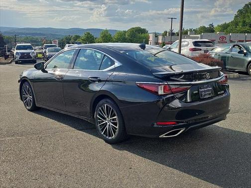 2023 Lexus ES 350 Base