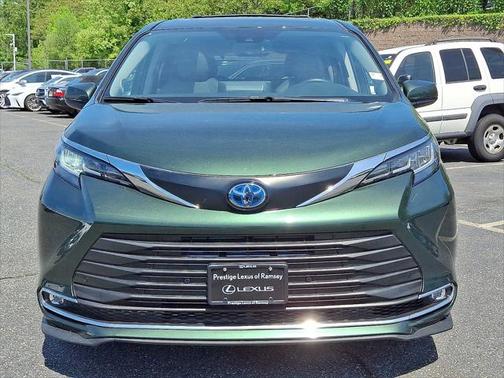 2022 Toyota Sienna XLE 7 Passenger