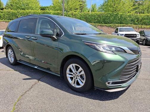 2022 Toyota Sienna XLE 7 Passenger