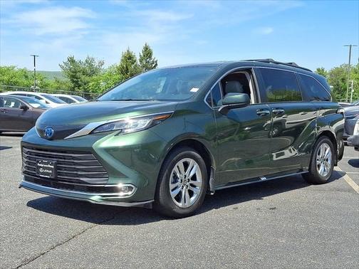 2022 Toyota Sienna XLE 7 Passenger