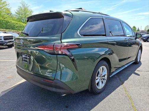 2022 Toyota Sienna XLE 7 Passenger
