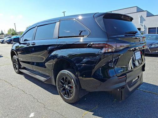 2025 Toyota Sienna LE