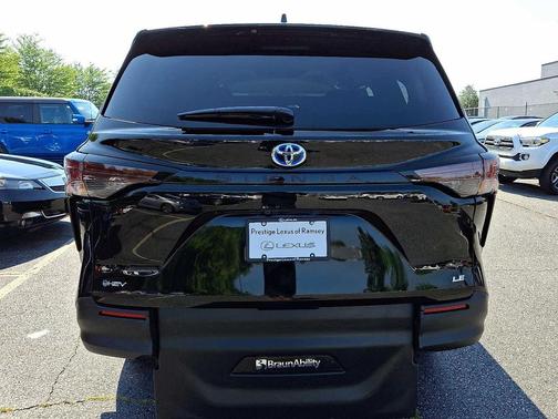 2025 Toyota Sienna LE