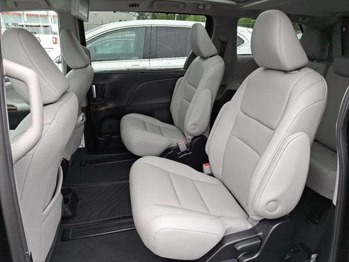 2020 Toyota Sienna Limited Premium