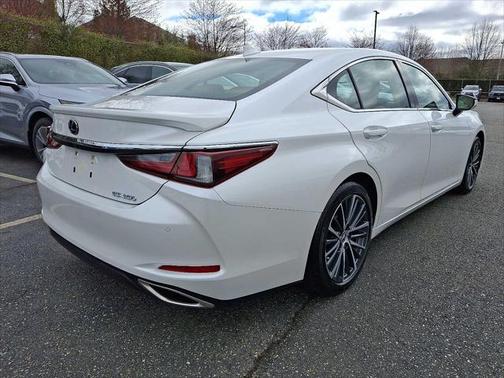 2022 Lexus ES 350 Base