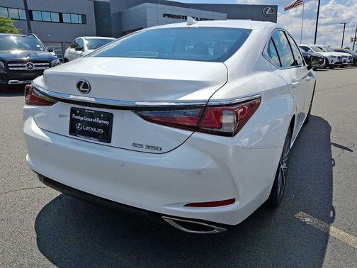 2023 Lexus ES 350 Base