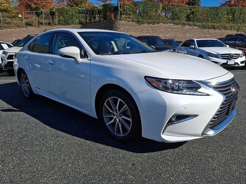 2017 Lexus ES 300h Base