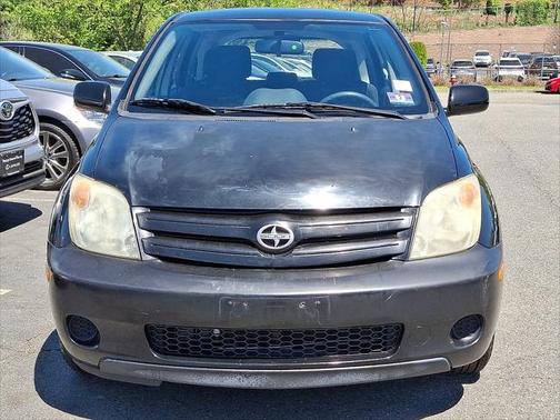 2005 Scion xA 4dr Sdn Manual