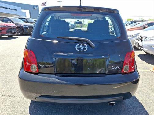 2005 Scion xA 4dr Sdn Manual