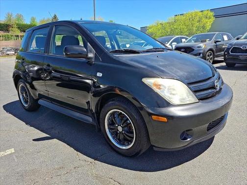 2005 Scion xA 4dr Sdn Manual