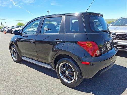 2005 Scion xA 4dr Sdn Manual