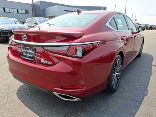 2022 Lexus ES 350 Base
